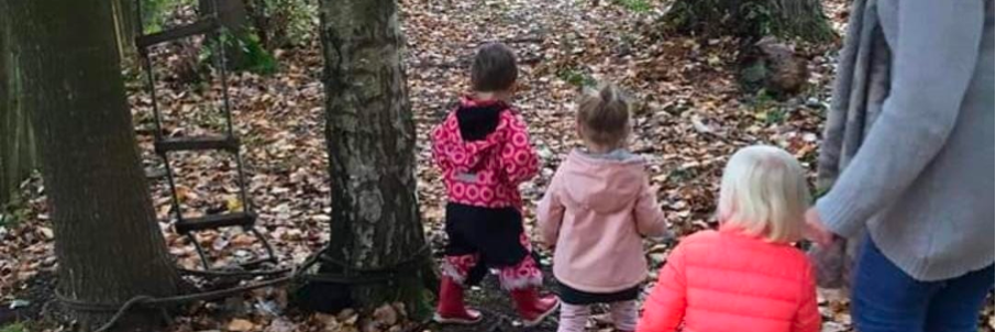 speeltuin bij Cora Wandelen op achterspeelplaats bij gastouder Cora in Haren
